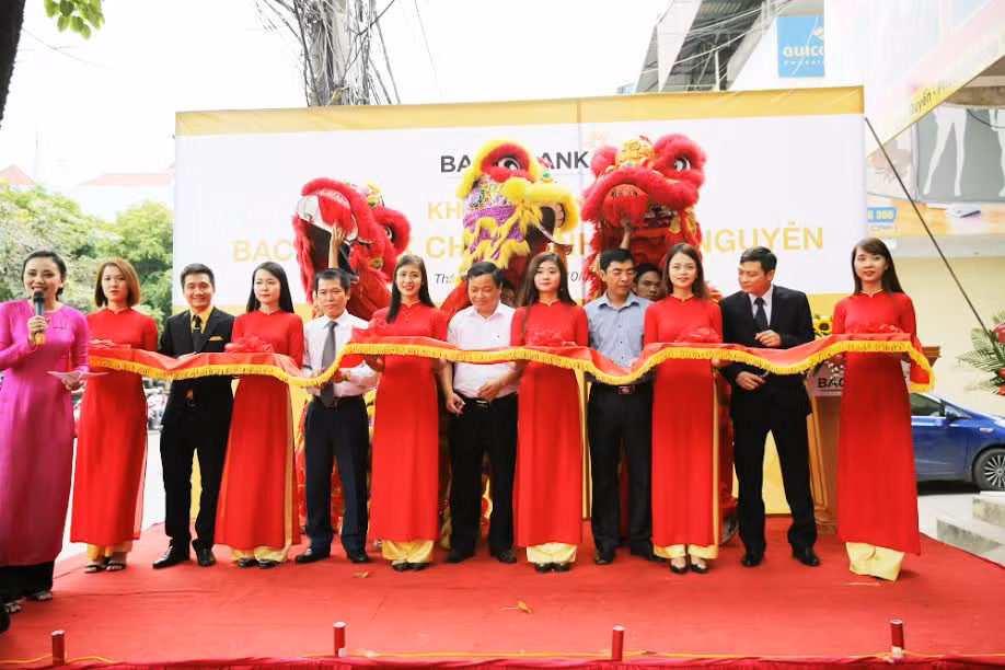 Cắt băng khánh thành Chi nhánh Ngân hàng TMCP Bắc Á (BAC A BANK) tại tỉnh Thái Nguyên.