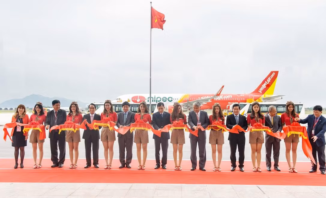 Nghi thức cắt băng khai trương hai đường bay mới Hà Nội – Huế và Hà Nội – Đài Bắc. Nghi thức cắt băng khai trương hai đường bay mới Hà Nội – Huế và Hà Nội – Đài Bắc.