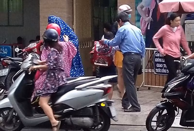Thầy giáo dựng chuyện trả lại của rơi, ngụy tạo sự tử tế, biến thái của cái tôi ảnh 2 Thầy giáo dựng chuyện trả lại của rơi, ngụy tạo sự tử tế, biến thái của cái tôi ảnh 2