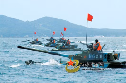 Lực lượng xe lội nước hải quân Trung Quốc diễn tập trên biển