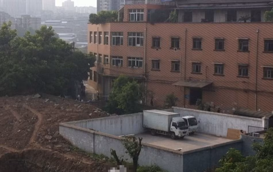 Xưởng sản xuất giày nơi Chu Khắc Hoa ẩn nấp Xưởng sản xuất giày nơi Chu Khắc Hoa ẩn nấp