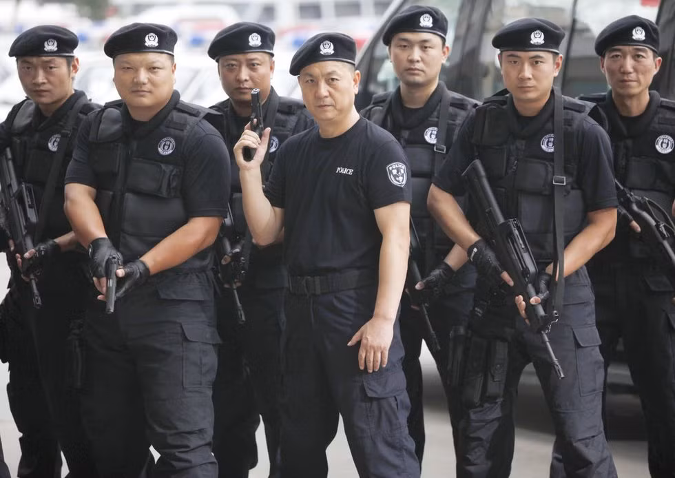 Lực lượng "mũ nồi đen"