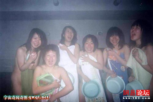 Không chỉ sinh viên nam, ngay cả các nữ sinh Trung Quốc cũng "điên rồ" không kém