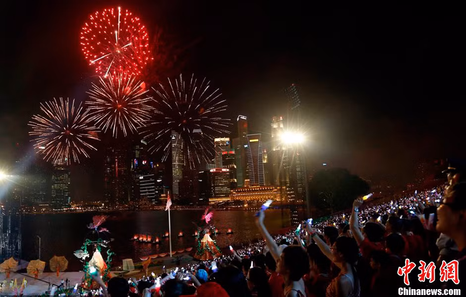 Màn pháo hoa Singapore chào mừng Quốc khánh lần thứ 47