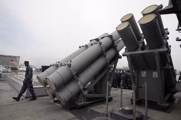 Khu trục hạm USS Milius cập cảng Philippines đúng lúc Biển Đông căng thẳng