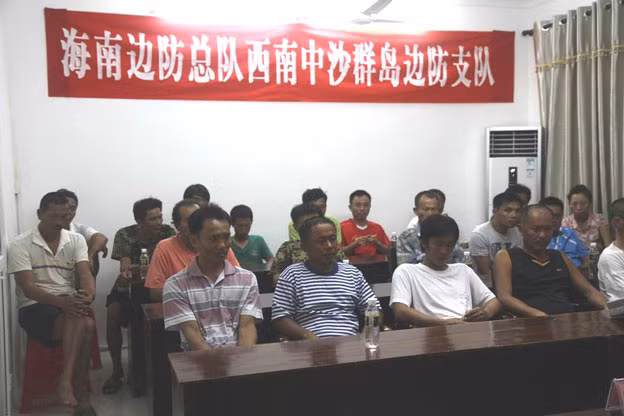 Quang cảnh buổi họp ngư dân Trung Quốc sinh sống trái phép trên đảo Phú Lâm, Hoàng Sa nhằm kêu gọi "xây dựng và bảo vệ (cái gọi là) Tam Sa"