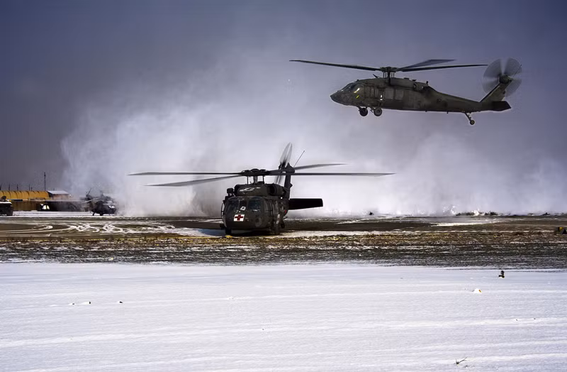 Một máy bay trực thăng UH-60 Black Hawk hoạt động tại Afghanistan hôm 21/12 của Quân đội Mỹ Một máy bay trực thăng UH-60 Black Hawk hoạt động tại Afghanistan hôm 21/12 của Quân đội Mỹ