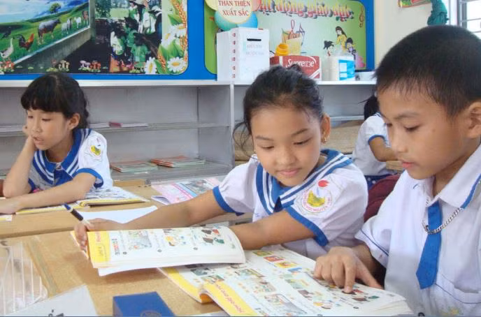 Lợi nhuận bán sách VNEN chảy vào túi ai? ảnh 1