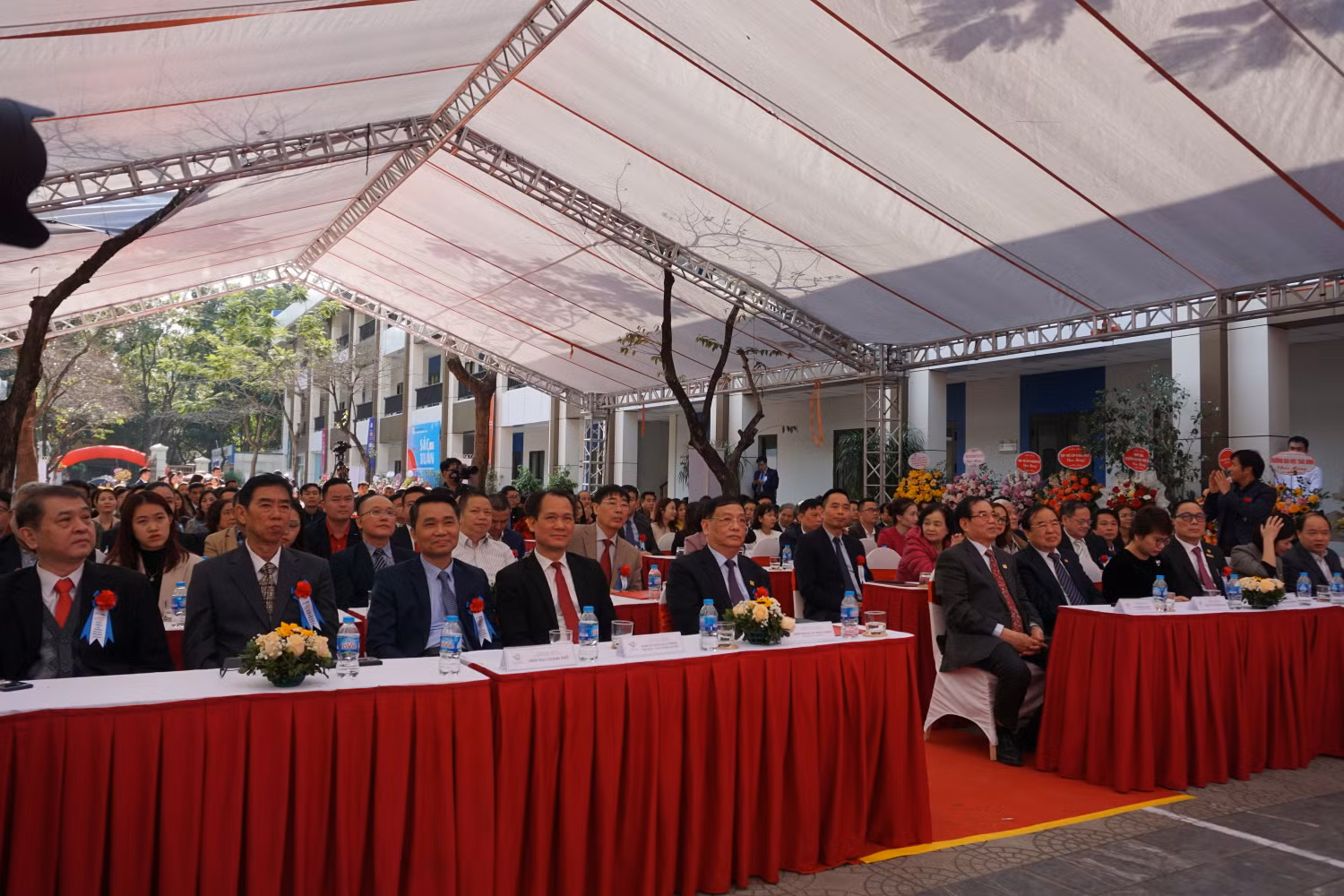Các đại biểu tham dự lễ kỷ niệm 15 năm thành lập Trường Đại học Hòa Bình. Ảnh: Linh Trang