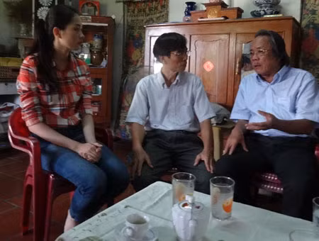 Về phía gia đình cô giáo Xuân, bố cô giáo Xuân tâm sự, khi thấy Thu Thảo trở thành hoa hậu, đi từ thiện các nơi mà chưa đến thăm con mình, ông cũng hơi buồn lòng, nhưng giờ chứng kiến Thu Thảo đến tận nơi chăm sóc và tâm sự thì thấy thương Thu Thảo. Về phía gia đình cô giáo Xuân, bố cô giáo Xuân tâm sự, khi thấy Thu Thảo trở thành hoa hậu, đi từ thiện các nơi mà chưa đến thăm con mình, ông cũng hơi buồn lòng, nhưng giờ chứng kiến Thu Thảo đến tận nơi chăm sóc và tâm sự thì thấy thương Thu Thảo.