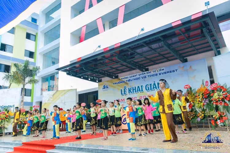 Trường Tiểu học và Trung học EVEREST là trường học hiện đại (ảnh Bạch Đằng).