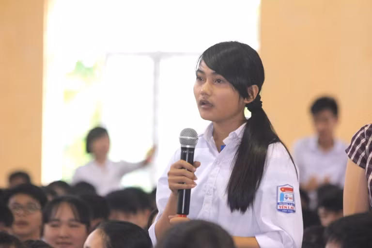 Học sinh thắc mắc "vài trò của chúng em như thế nào trong thời đại 4.0?" (ảnh Trinh Phúc). Học sinh thắc mắc "vài trò của chúng em như thế nào trong thời đại 4.0?" (ảnh Trinh Phúc).