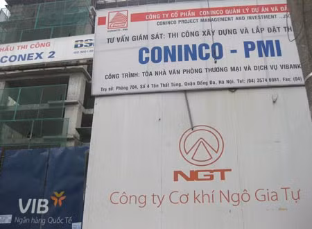 Khu đất của Công ty cơ khí Ngô Gia Tự được quy hoạch bãi đỗ xe, đang được xây dựng tòa nhà ngân hàng. Ảnh: Đoàn Loan.