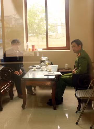 Ông Lê Văn Hiền tại cuộc làm việc với Điều tra viên CATP Hải Phòng sáng 09/2. (Ảnh: Thế Cường - Dân trí)