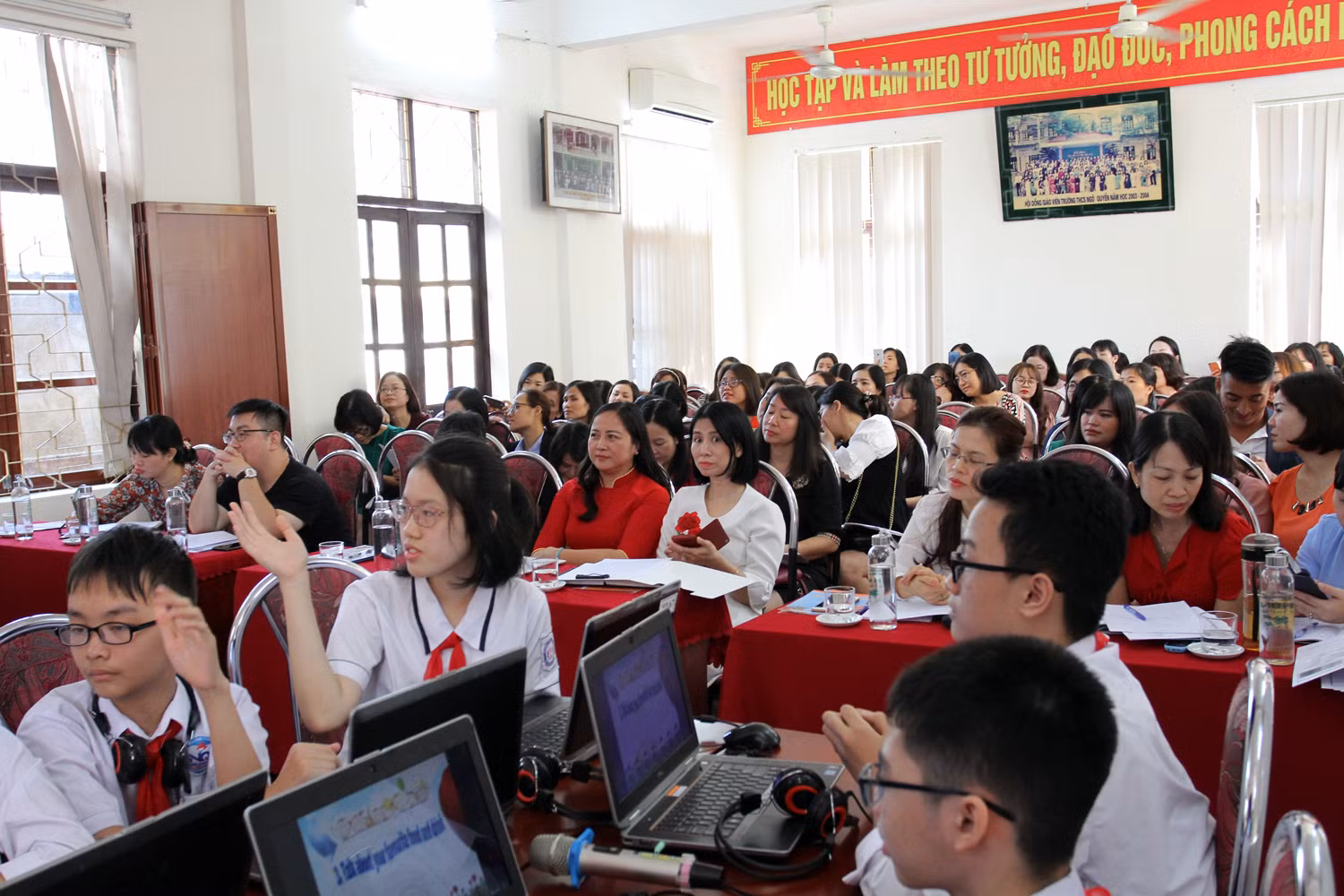 Trường Trung học cơ sở Ngô Quyền là trường đi đầu trong việc ứng dụng công nghệ 4.0 vào giảng dạy tiếng Anh (Ảnh: Lã Tiến)