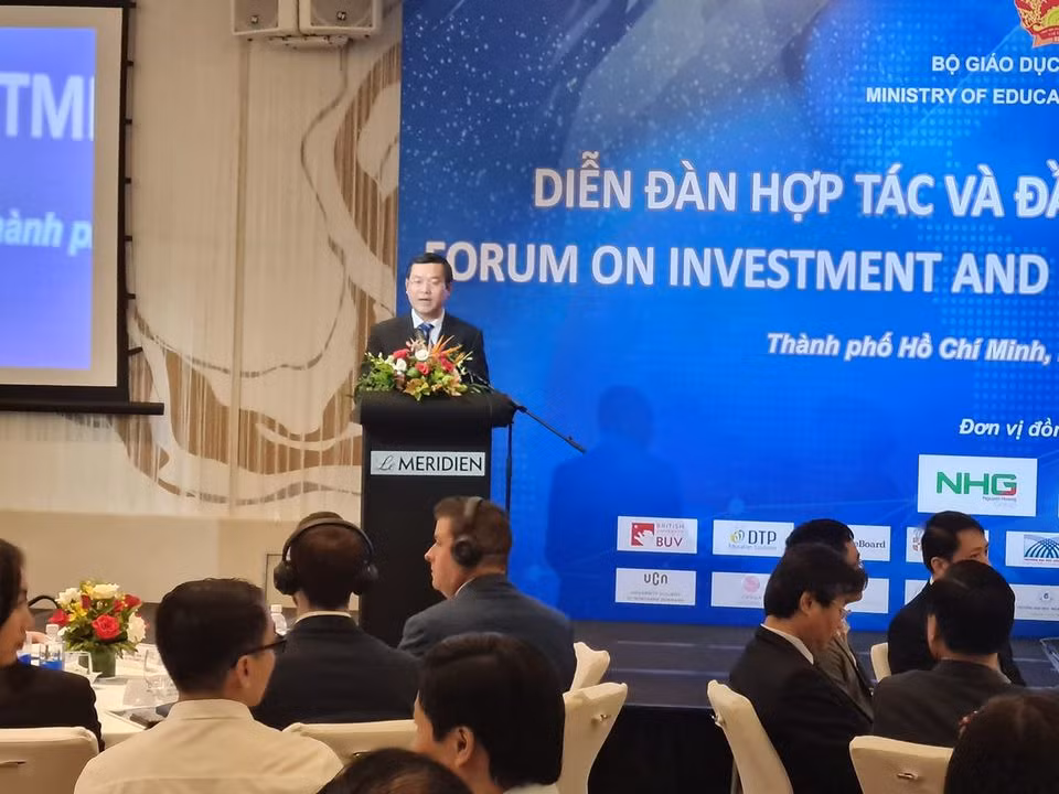Thứ trưởng Bộ giáo dục và Đào tạo - ông Nguyễn Văn Phúc phát biểu tại diễn đàn (ảnh: P.L)