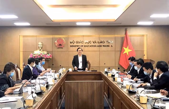 Bộ trưởng Phùng Xuân Nhạ chủ trì cuộc họp Ban chỉ đạo phòng, chống dịch Covid-19 Bộ giáo dục và Đào tạo ngày 19/2 (ảnh: Bộ Giáo dục và Đào tạo)