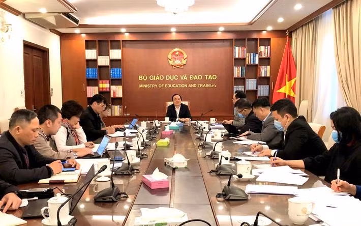 Bộ trưởng Phùng Xuân Nhạ chủ trì cuộc họp (ảnh: Bộ Giáo dục và Đào tạo) Bộ trưởng Phùng Xuân Nhạ chủ trì cuộc họp (ảnh: Bộ Giáo dục và Đào tạo)