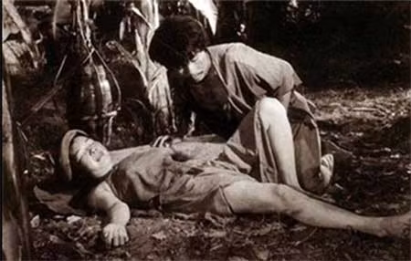 'Bỏng mắt' cảnh nóng phim Việt từ thập niên 1970 ảnh 3