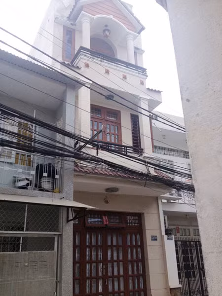 Lộ nhà thật của Angela Phương Trinh khi nhà sang, xế khủng là đồ mượn ảnh 2