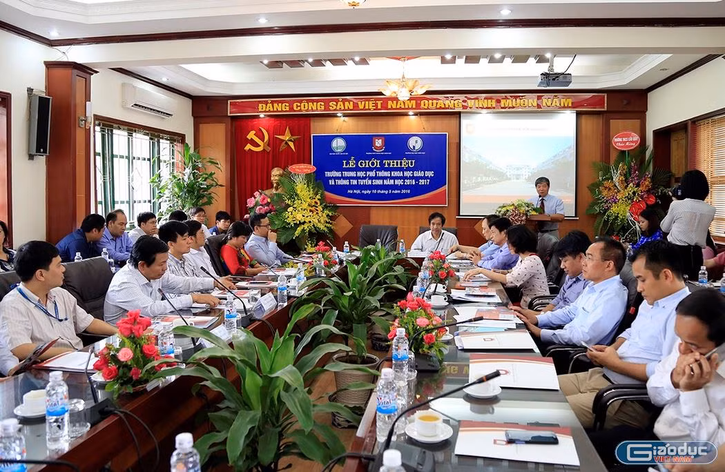 Công bố quyết định thành lập Trường Trung học phổ thông Khoa học Giáo dục ngày 10/5/2016, ảnh minh họa: Xuân Trung / giaoduc.net.vn.