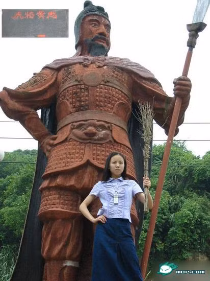 Người thật .... chổi thật ! Người thật .... chổi thật !