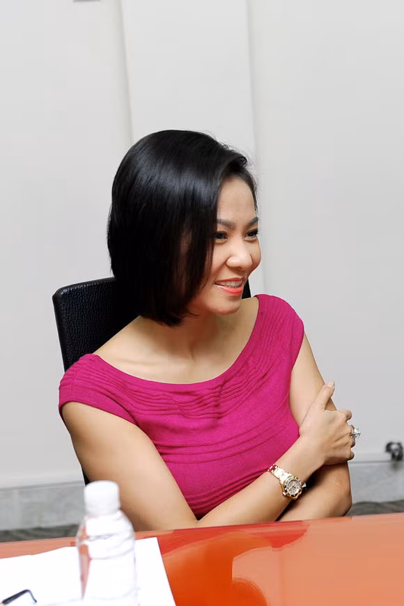 Tuy lần đầu làm giám khảo nhưng Thu Minh rất tự tin và luôn rạng rỡ, xinh đẹp với những trang phục nhã nhặn và gợi cảm. Tuy lần đầu làm giám khảo nhưng Thu Minh rất tự tin và luôn rạng rỡ, xinh đẹp với những trang phục nhã nhặn và gợi cảm.