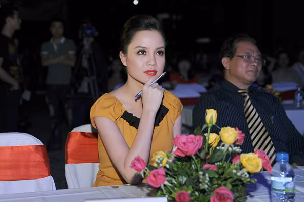 Ngọc Oanh cũng luôn được khen ngợi bởi gu thẩm mỹ hợp tuổi, cuốn hút của mình.