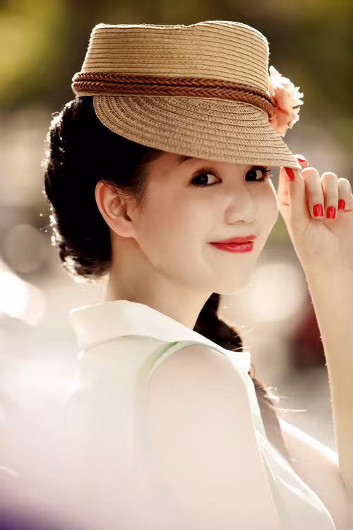 "Tôi đánh giá cao tính trung thực. Cái thật cũng là một cái đẹp. Nhưng cái thật ở đây là cái chân thật chứ không phải có cái gì là nói thẳng toẹt ra như vậy". Nhà thơ Dương Kỳ Anh chia sẻ về những phát ngôn của hoa hậu Ngọc Trinh gần đây. "Tôi đánh giá cao tính trung thực. Cái thật cũng là một cái đẹp. Nhưng cái thật ở đây là cái chân thật chứ không phải có cái gì là nói thẳng toẹt ra như vậy". Nhà thơ Dương Kỳ Anh chia sẻ về những phát ngôn của hoa hậu Ngọc Trinh gần đây.