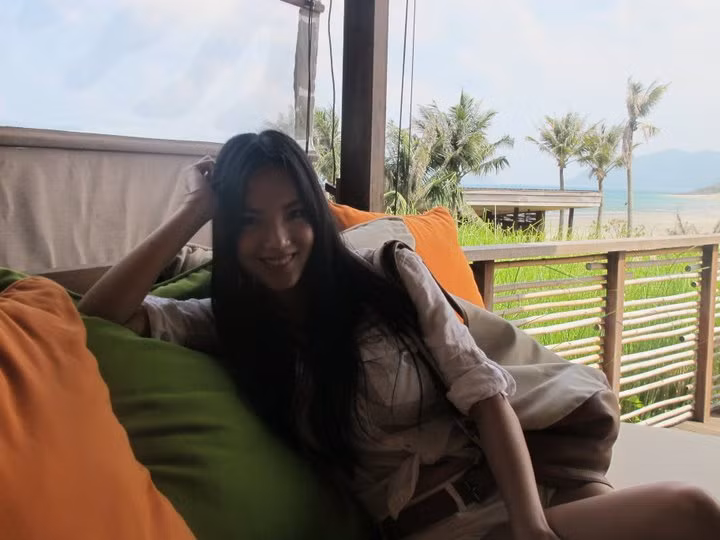 Người đẹp Huỳnh Bích Phương tươi tắn trong nắng gió Côn Đảo vào tháng 7/2011.