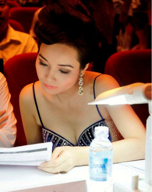Một trong những người đẹp đa tài trong giới showbiz Việt đó là Mai Thu Huyền. Cô không chỉ thành công trong vai trò là một người lãnh đạo mà còn là một diễn viên, người mẫu nổi tiếng. Ngoài ra, mọi người còn được ngắm nhìn vẻ đẹp sang trọng và đài các khi Mai Thu Huyền làm giám khảo trong các cuộc thi.