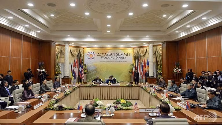 Các nhà lãnh đạo ASEAN tham gia phiên họp tối ngày 24/4 theo lời mời của Quốc vương Brunei.