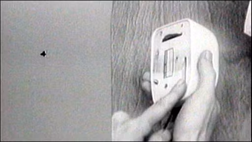 Chuột máy tính đầu tiên do Engelbart phát minh trong những năm 1960.
