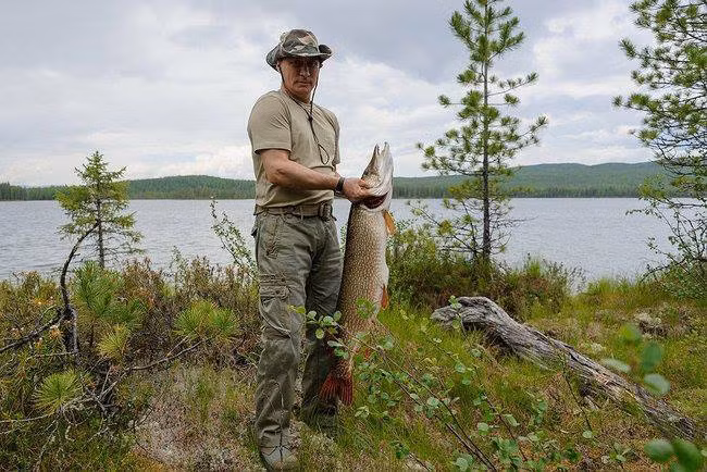 Tổng thống Nga Vladimir Putin và thành quả đi câu.