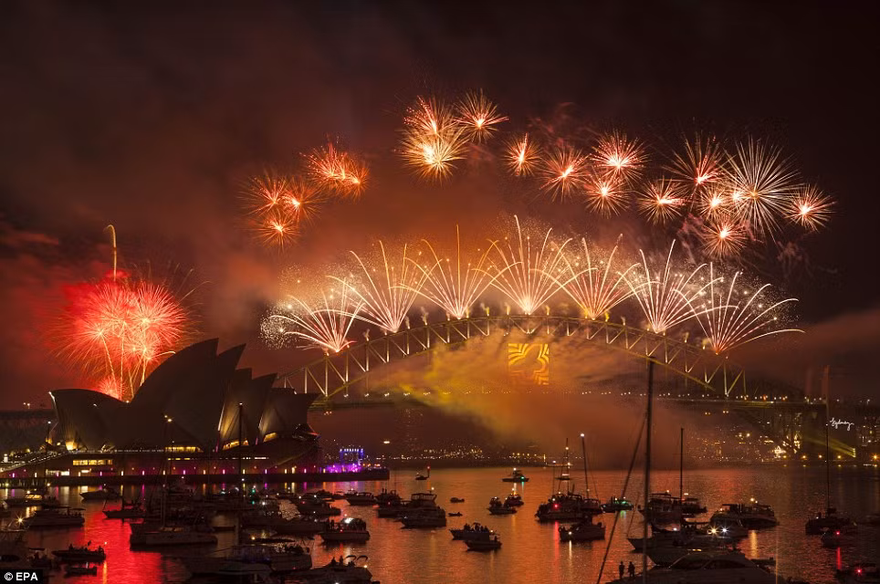 7 tấn pháo hoa trị giá 6,6 triệu đô la Úc đã được bắn lên trong đêm giao thừa tại Sydney.