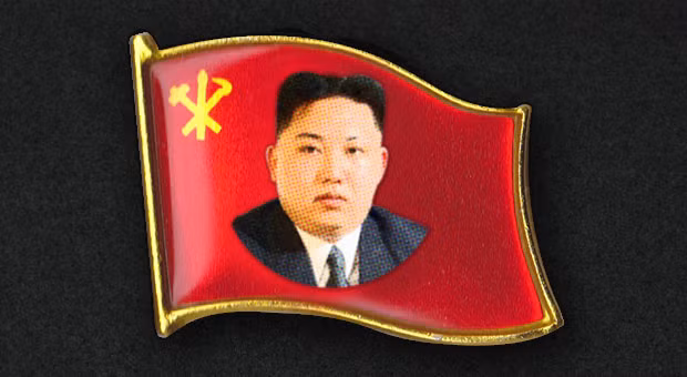 Huy hiệu mang hình ảnh của nhà lãnh đạo Triều Tiên Kim Jong-un.