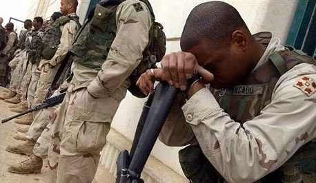 Mặc dù tuyên bố chiến thắng, nhưng Mỹ đã buộc phải rút khỏi Iraq vì quá "mệt mỏi". Mặc dù tuyên bố chiến thắng, nhưng Mỹ đã buộc phải rút khỏi Iraq vì quá "mệt mỏi".