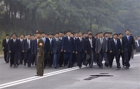 Nhóm quan chức Triều Tiên tham dự buổi lễ. Nhóm quan chức Triều Tiên tham dự buổi lễ.