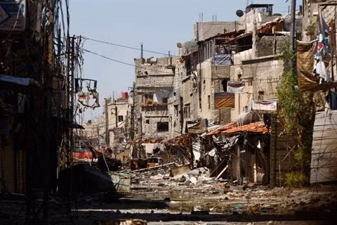 Cảnh đổ nát sau các cuộc đụng độ giữa quân chính phủ và phe nổi dậy gần Sayyida Zaina, Damascus.