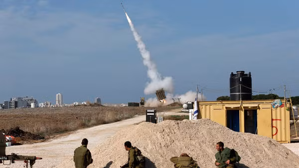 Tên lửa đánh chặn Israel, hình minh họa. Tên lửa đánh chặn Israel, hình minh họa.