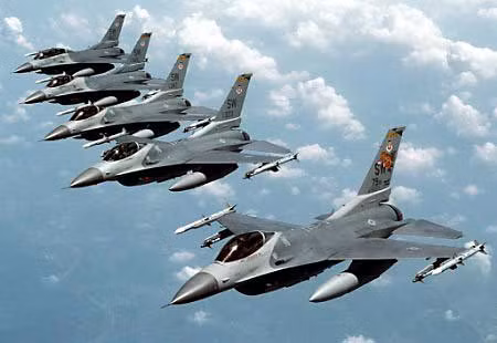 Chiến đấu cơ F-16.