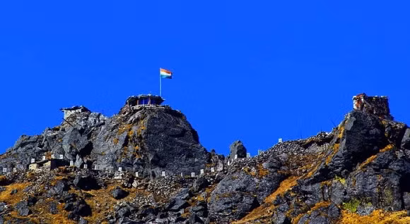 Một trạm kiểm soát biên giới trên dãy Himalaya của Ấn Độ.
