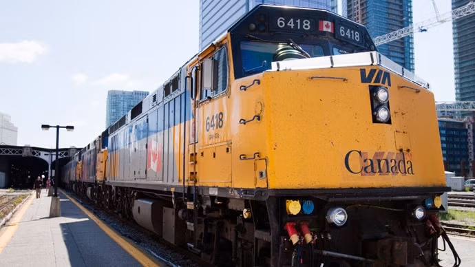 Đoàn tàu chở khách trên tuyến đường sắt New York - Toronto. Đoàn tàu chở khách trên tuyến đường sắt New York - Toronto.