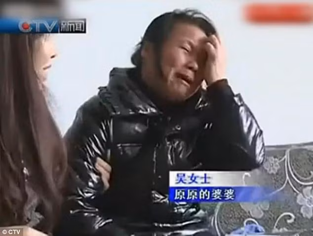 Người bà khóc ngất trước cái chết bất ngờ và tang thương của đứa cháu chưa đầy 2 tuổi.