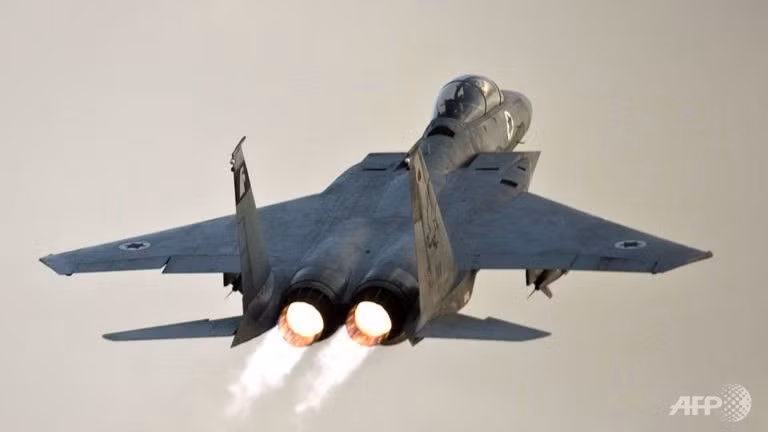 Israel sẽ còn tiếp tục không kích nếu còn tìm thấy các lô hàng vũ khí chuyển cho Hezbollah. Israel sẽ còn tiếp tục không kích nếu còn tìm thấy các lô hàng vũ khí chuyển cho Hezbollah.