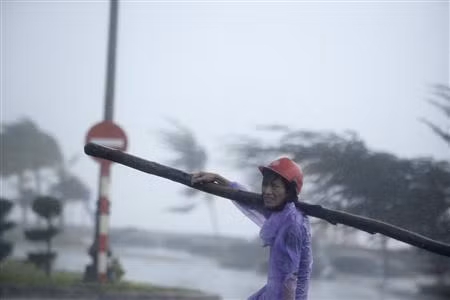 Người dân Đà Nẵng chống trọi với bão Nari Người dân Đà Nẵng chống trọi với bão Nari