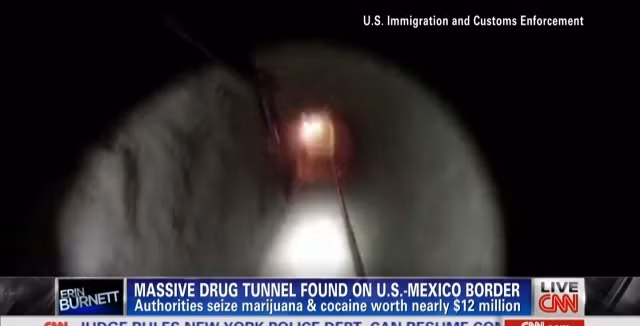 Đường hầm vận chuyển ma túy tinh vi từ Mexico sang Mỹ vừa được phát hiện. Đường hầm vận chuyển ma túy tinh vi từ Mexico sang Mỹ vừa được phát hiện.