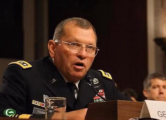 Tướng James Thurman.