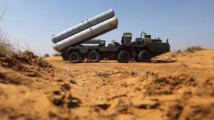 Hệ thống phòng thủ tên lửa S-300 của Nga. Hệ thống phòng thủ tên lửa S-300 của Nga.