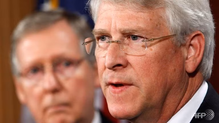 Thượng nghị sĩ Roger Wicker. Thượng nghị sĩ Roger Wicker.